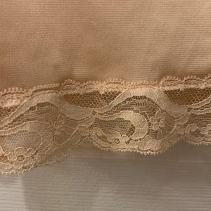 VINTAGE VANITY FAIR 1/2 SLIP..NUDE BEIGE NYLON W/ LACE TRIM SZ L